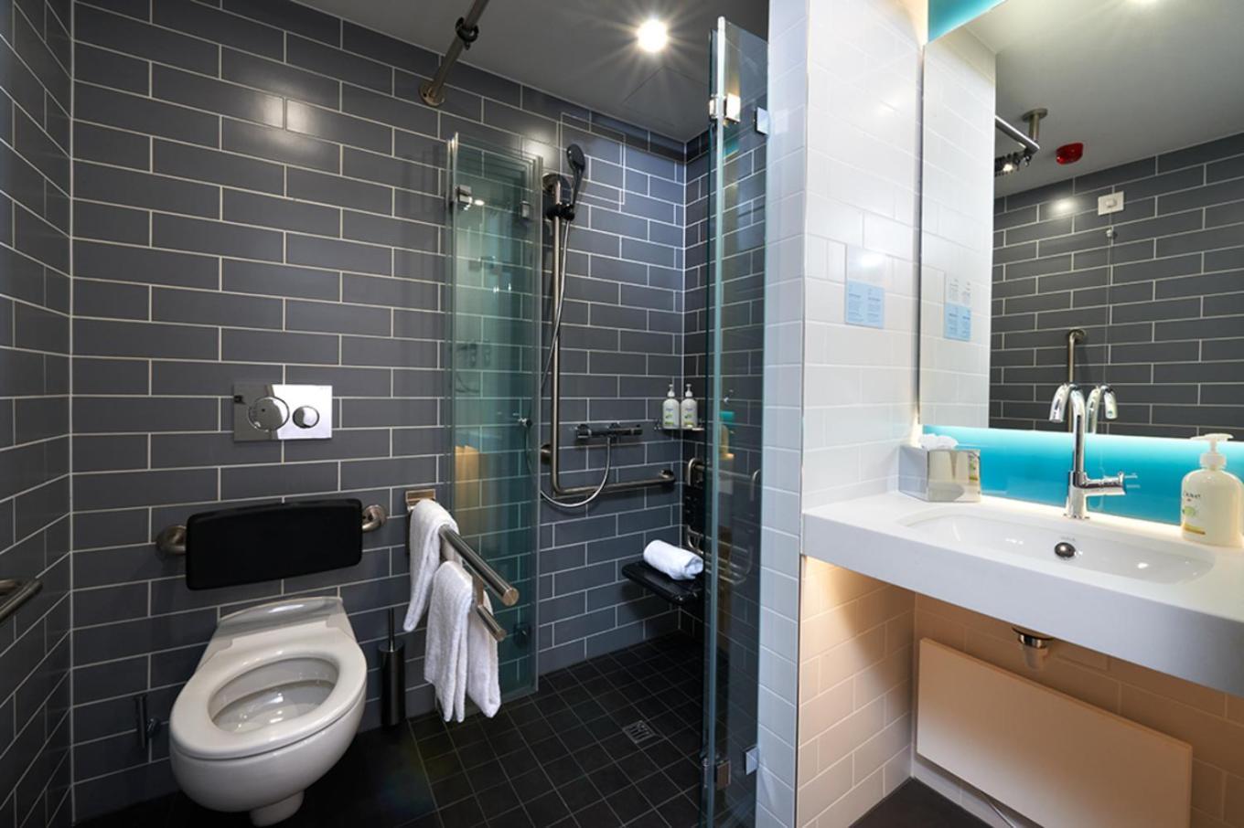 Express & - Basel - By Ihg Aparthotel 3*