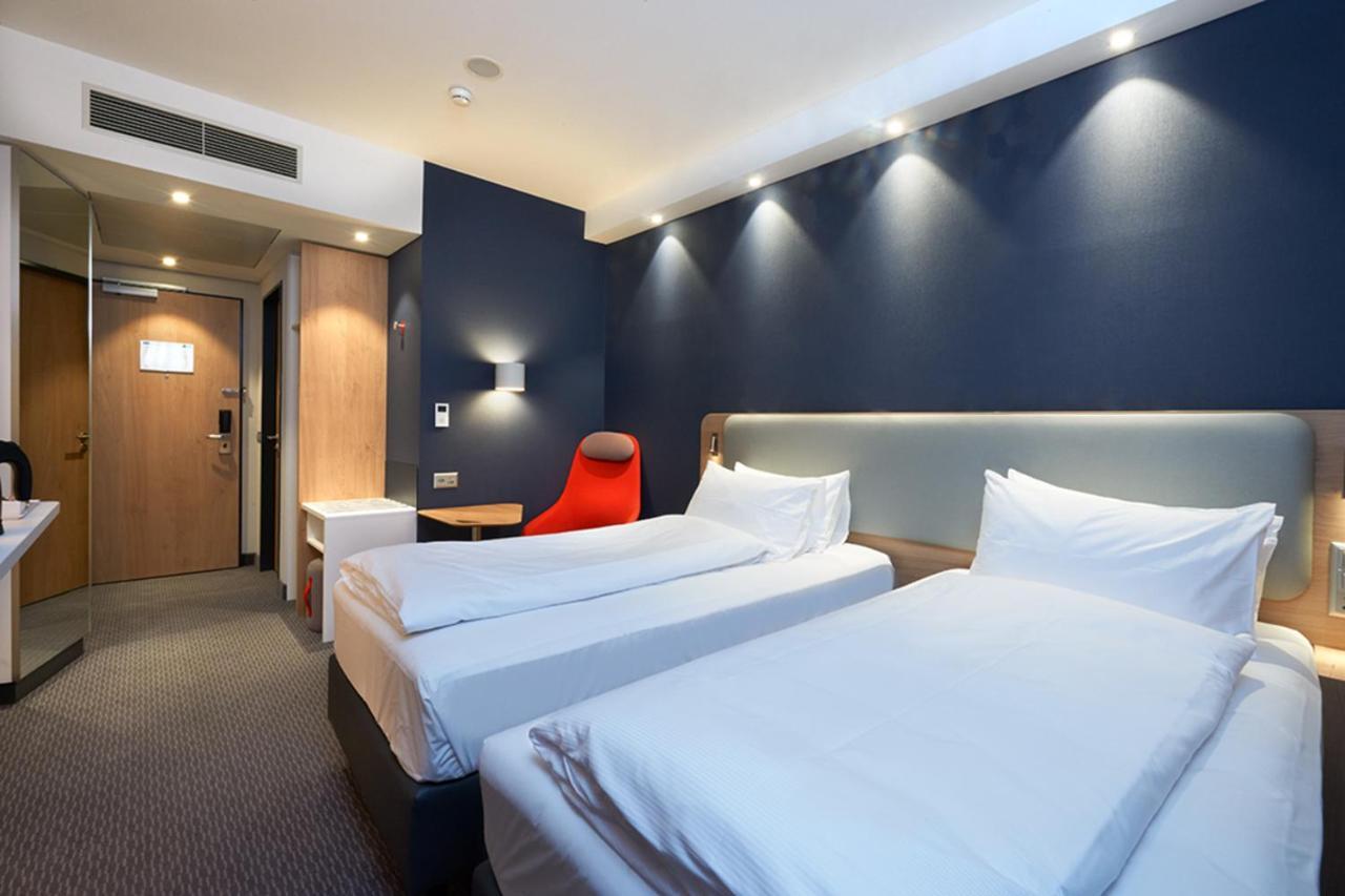 Express & - Basel - By Ihg Apart-hotel 3*